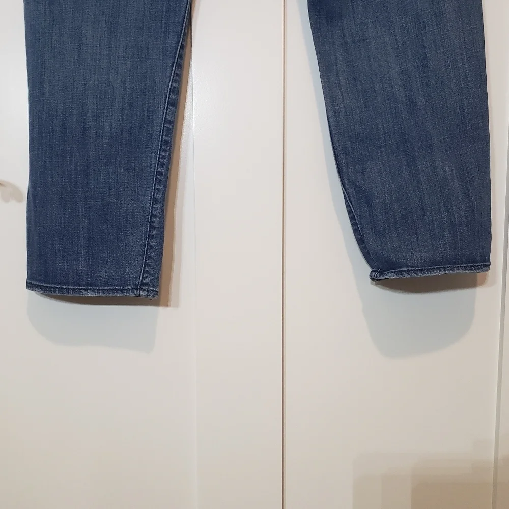 Rock & Republic EMO Blue Jeans Lightly Distressed Fading Whiskering Size 16